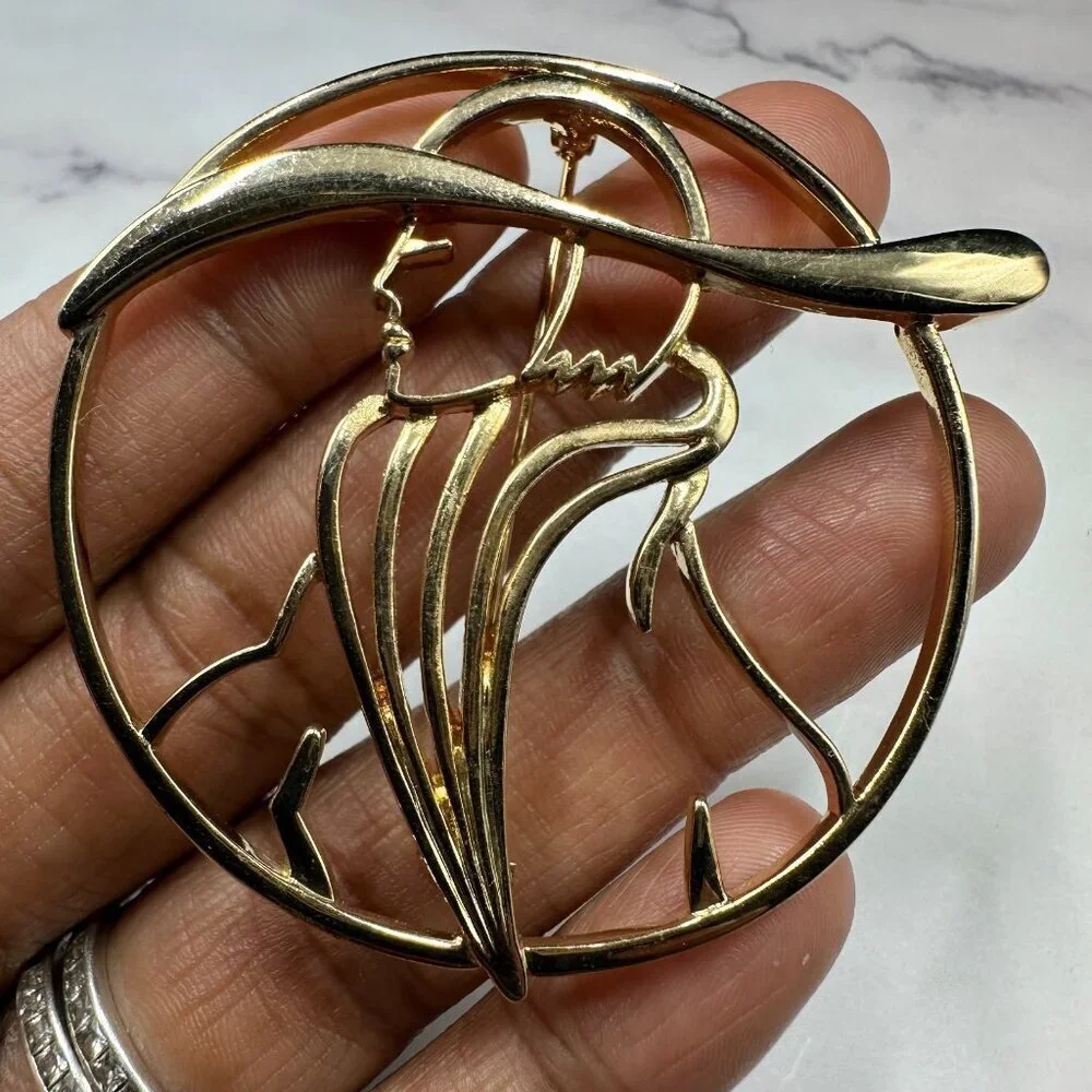 Vintage Lady Remington Brooch Gold Tone Abstract Modernist Circle Figural Design